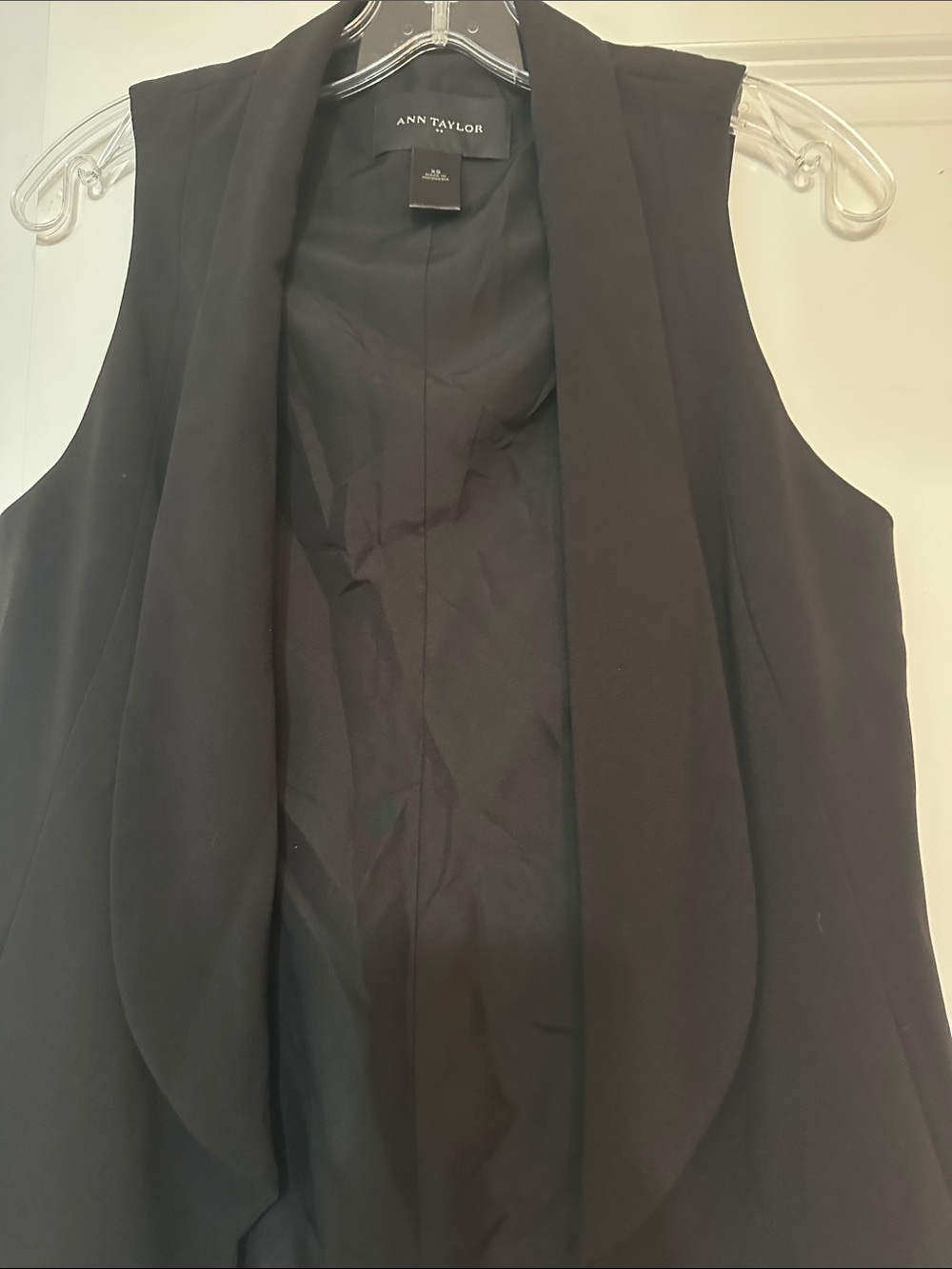 Excellent condition size XS Ann Taylor Black Shaw Collar Draped Open Front Vest - Picture 3 of 4